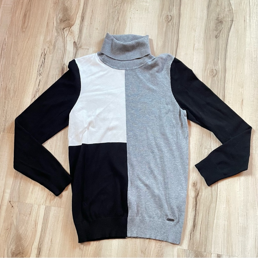 Calvin Klein Gray and Cream Ribbed Turtleneck